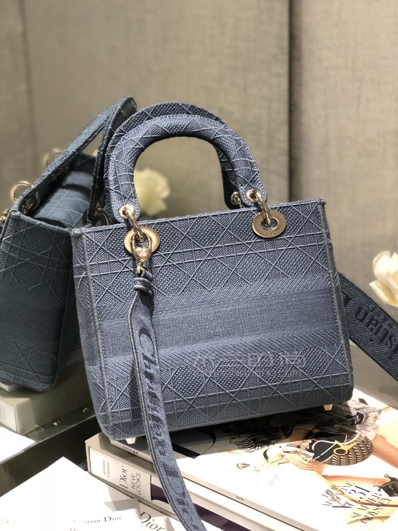 迪奥高仿秋装_迪奥高仿女包价格一般多少