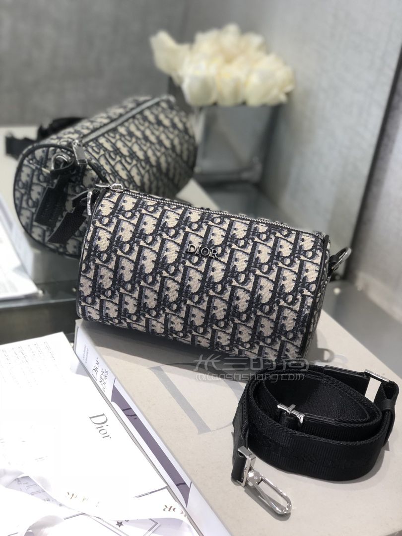 迪奥roller信使包dior男士圆筒枕头包老花复古邮差包