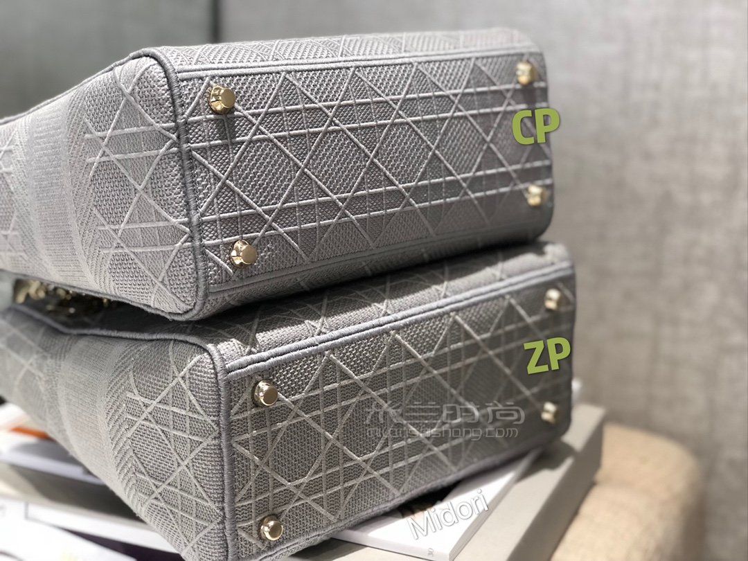 迪奥帆布刺绣戴妃包 真假对比 中号dior Lady D Lite 手袋灰色20cm复古手提包斜跨包 米兰时尚包包网
