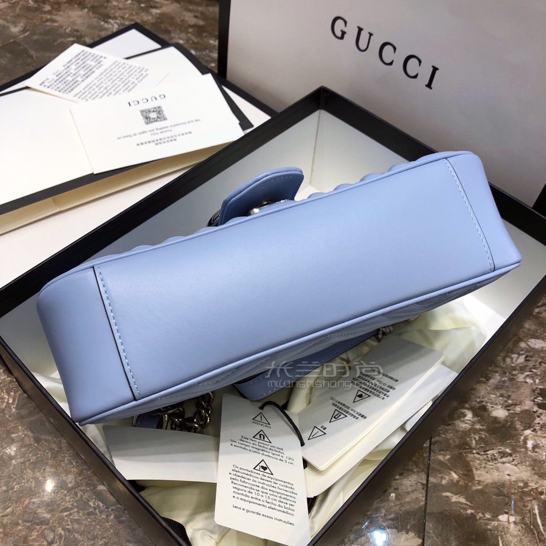 gucci古驰女包ggmarmont系列绗缝小号肩背包443497马卡龙蓝模特上身图