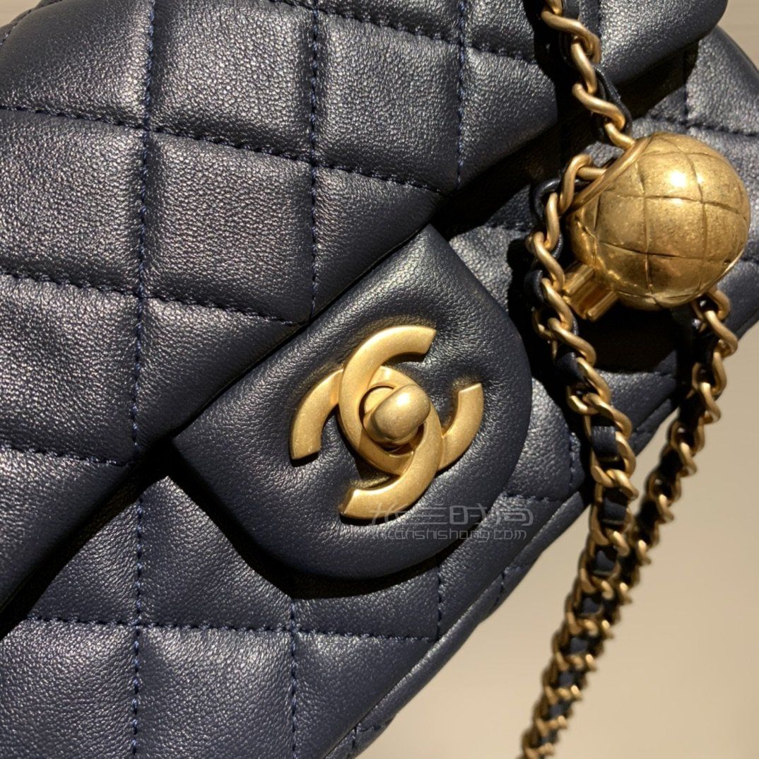 香奈儿金珠链条包chanel20cm深海蓝球球包金珠cf包