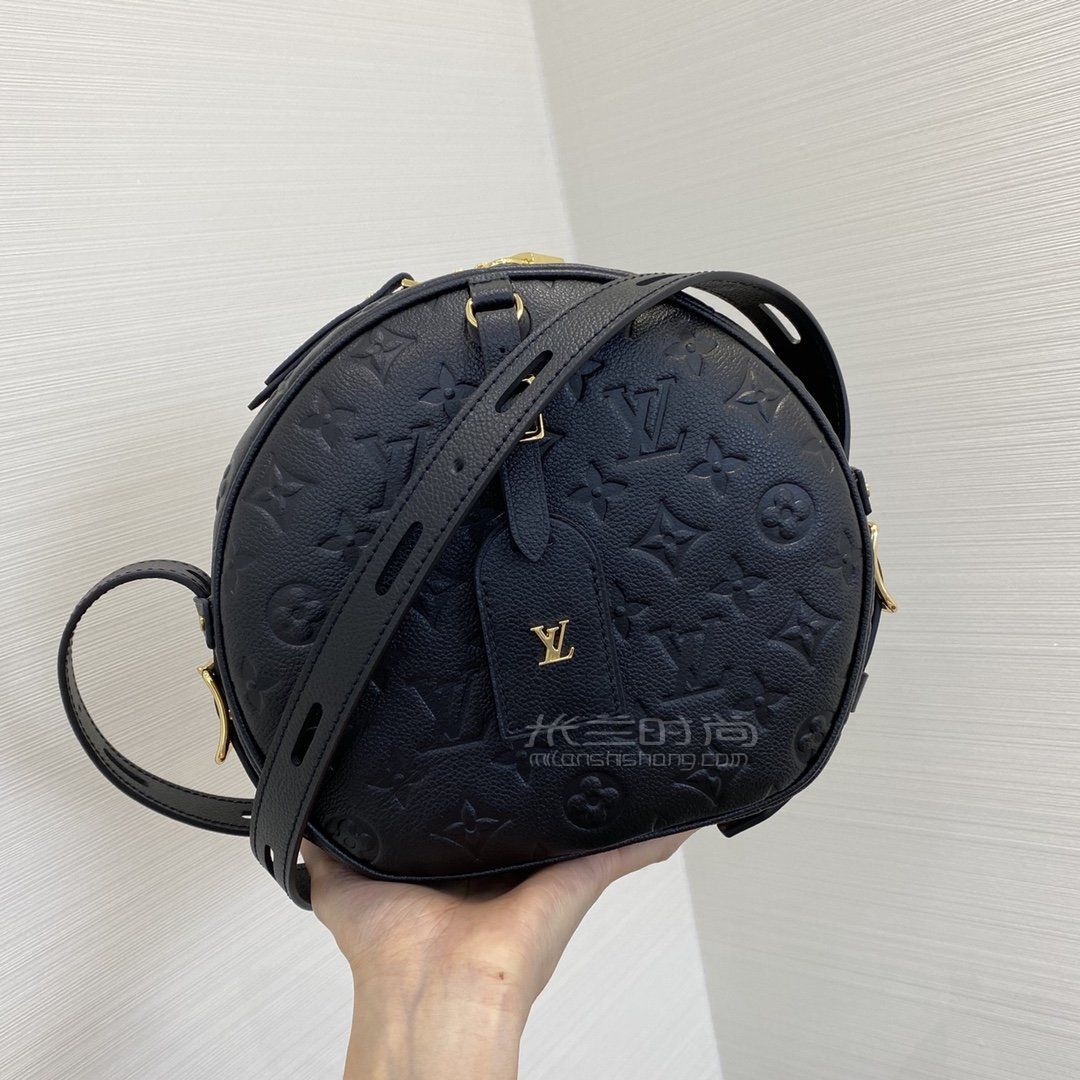 lv圆饼包是真皮吗_lv圆饼包是真皮吗值得买吗