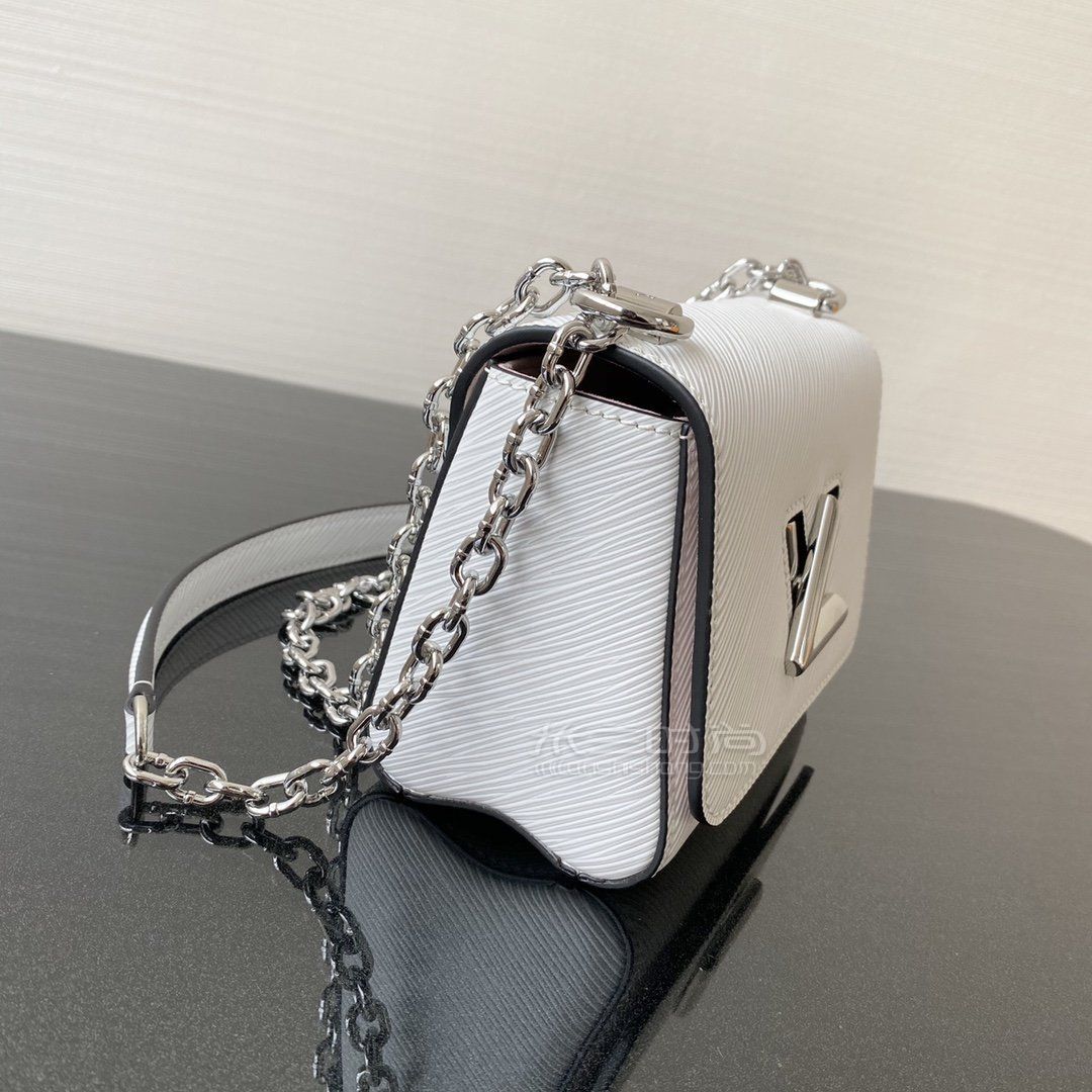 lvtwist迷你16cm路易威登lv白色twist小号单肩斜跨女士包包模特上身图