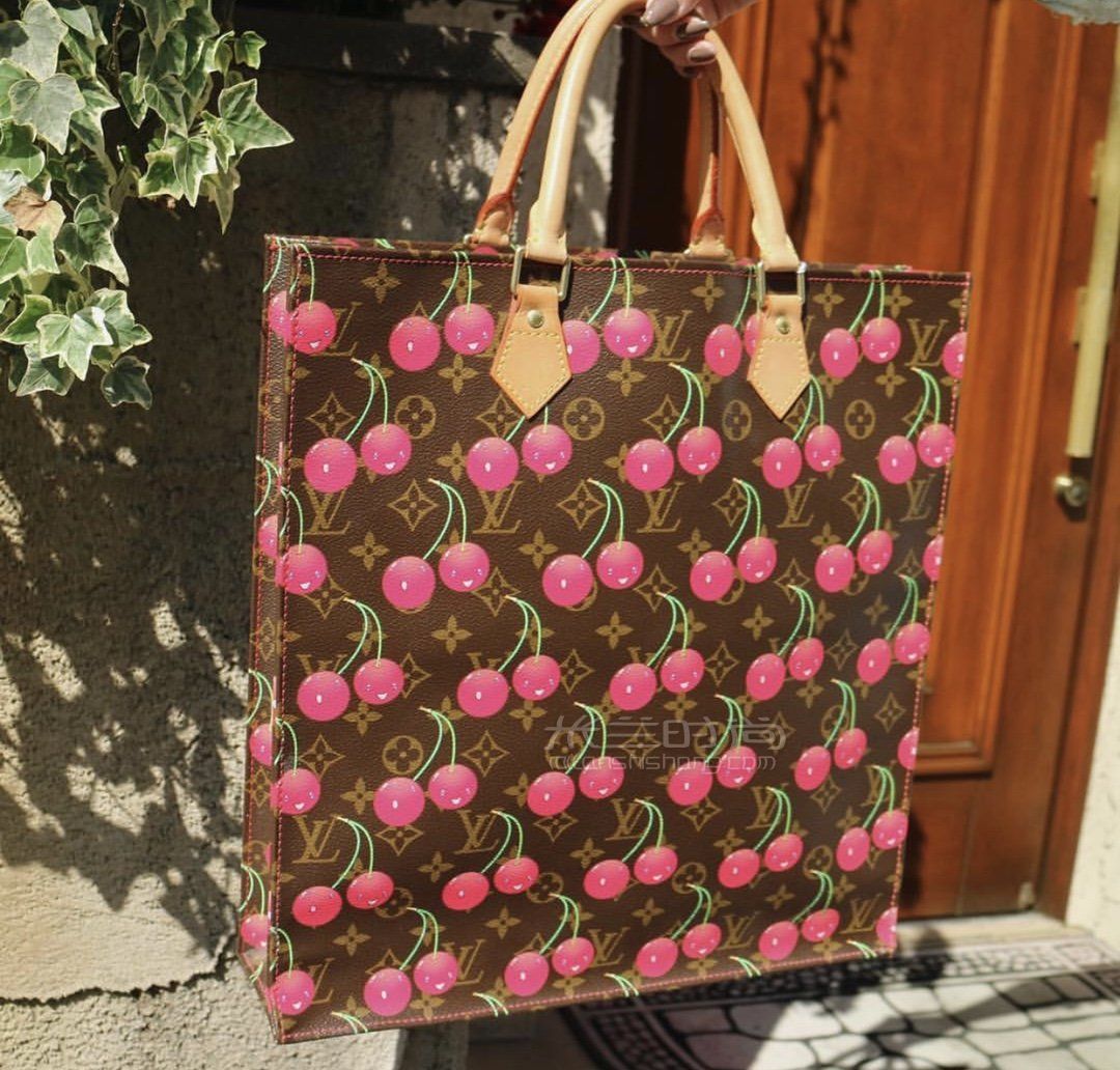 【lv村上隆限量琴谱包】村上隆樱桃系列价格_尺寸_上身图