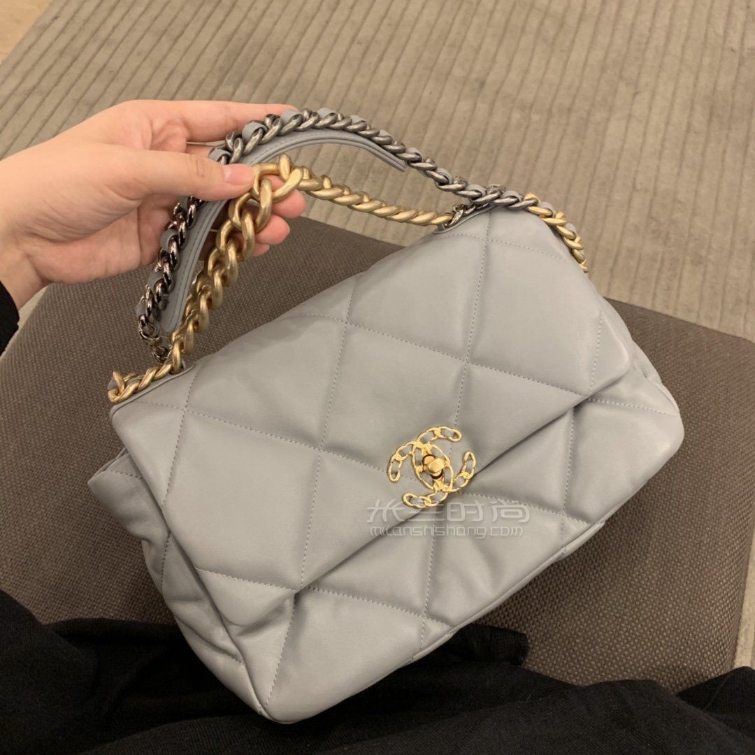 花八百买香奈儿原单包值吗( 花八百买香奈儿原单包值吗是真的吗 )-第1张图片-潮百科
