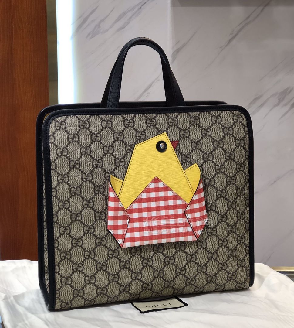 gucci古奇2020新款小鸡儿童水桶606193方形606192模特上身图图片