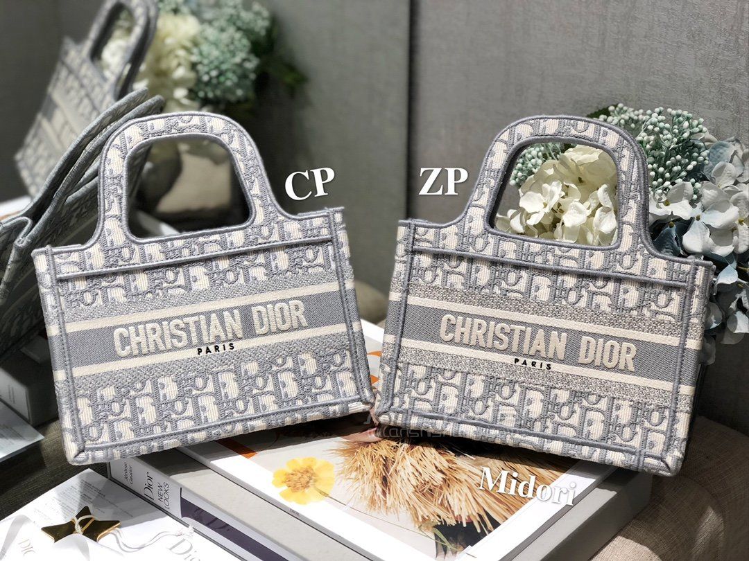迪奥迷你托特包 真假对比 Dior Mini Book Tote购物袋岩石灰刺绣老花手提包 米兰时尚包包网 迪奥迷你托特包 真假对比 Dior Mini Book Tote购物袋岩石灰刺绣老花手提包 米兰时尚包包网