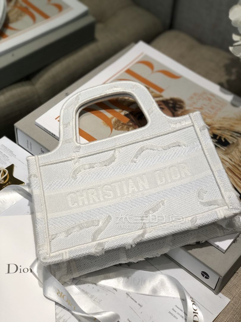 迪奥迷你托特包diorminibooktote购物袋手提包白色刺绣
