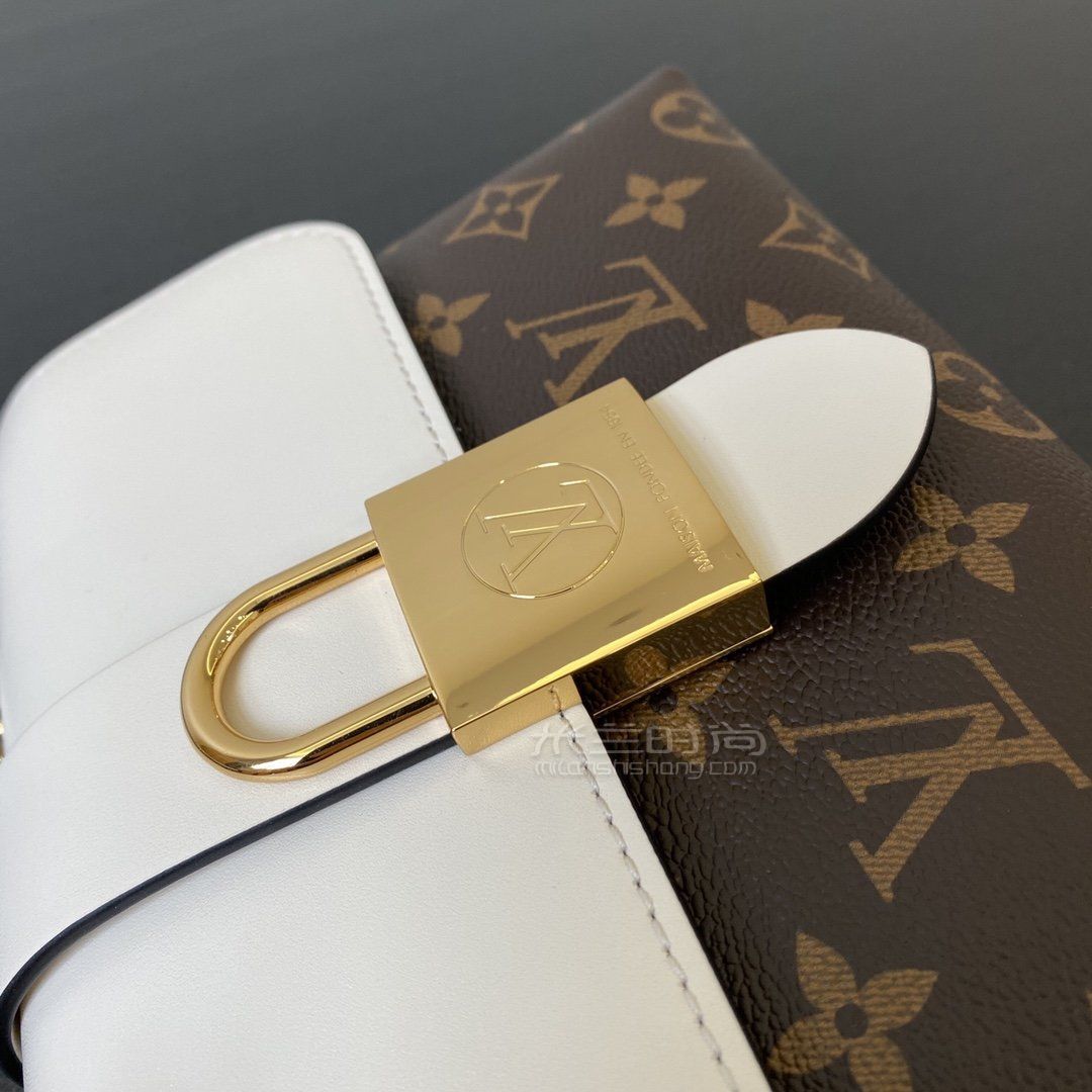 bb单肩斜挎包m44653奶白色模特上身图_真假_米兰时尚包包网