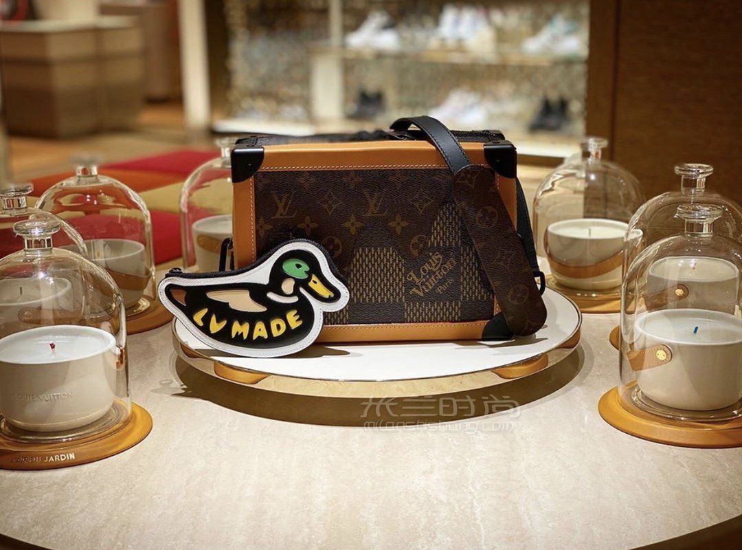 lvnigo联名系列小鸭挂件humanmade小鸭子挂饰lv零钱包图片价格