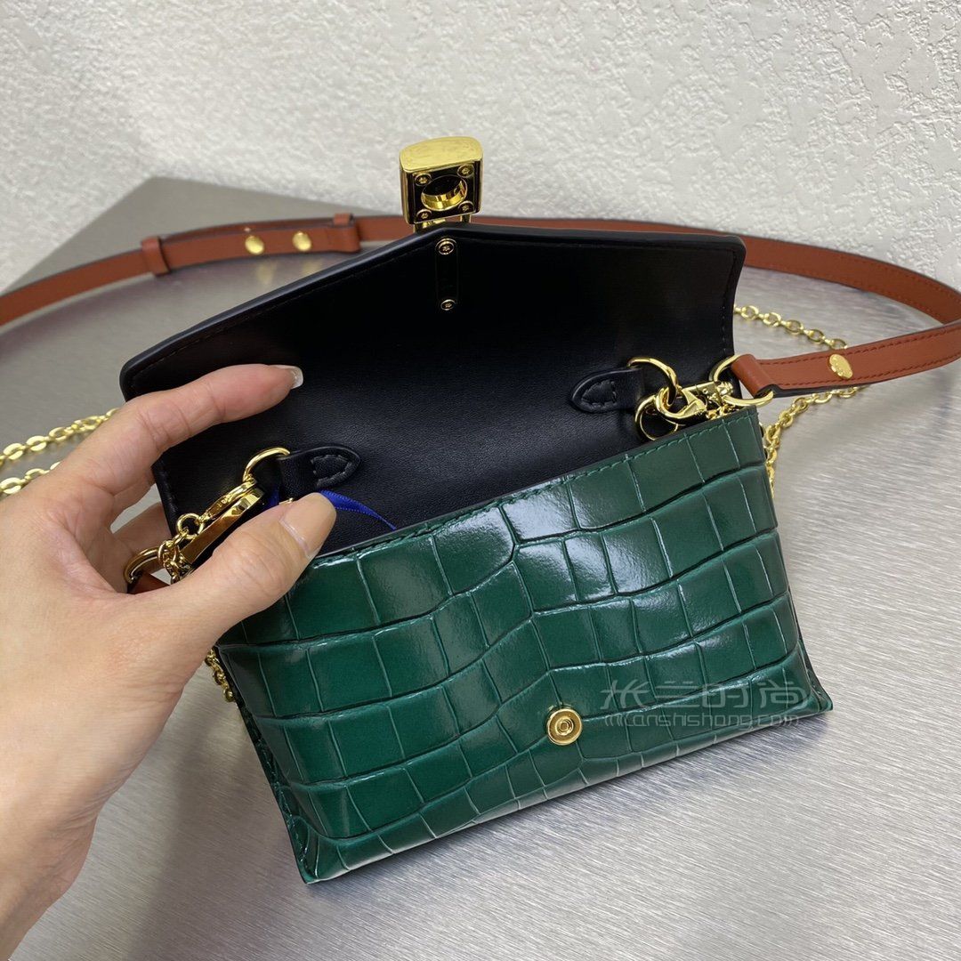 LV信封锁头包】2021春夏新款55672 鳄鱼纹搭配金属小锁扣包墨绿色_米兰时尚包包网
