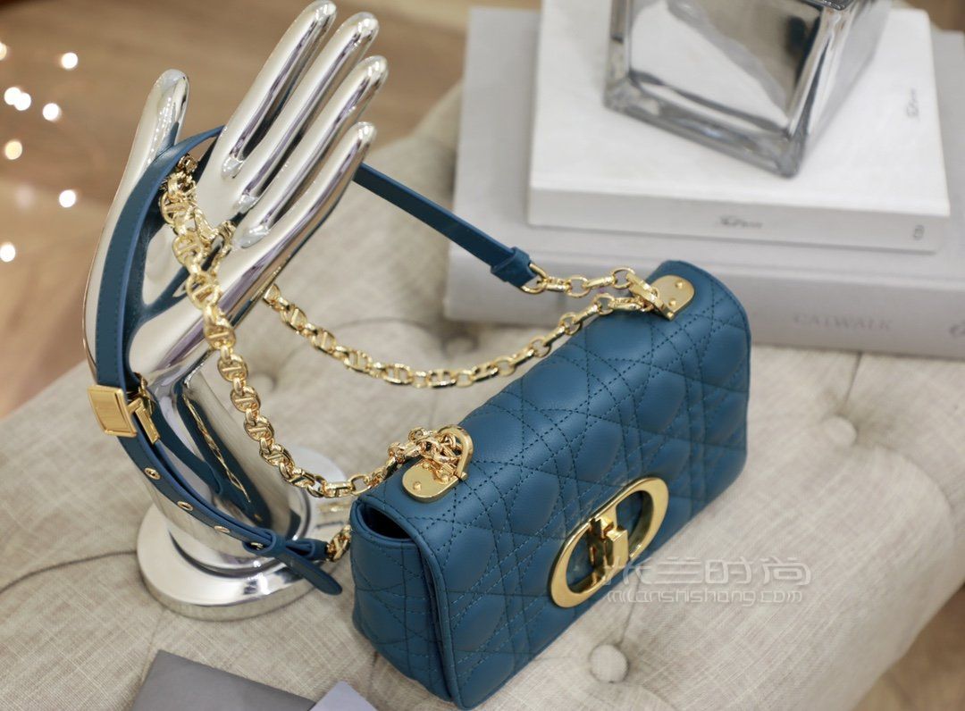 【dior caro链条包】链袋翻盖包 湖水蓝小牛皮小号手袋_米兰时尚包包