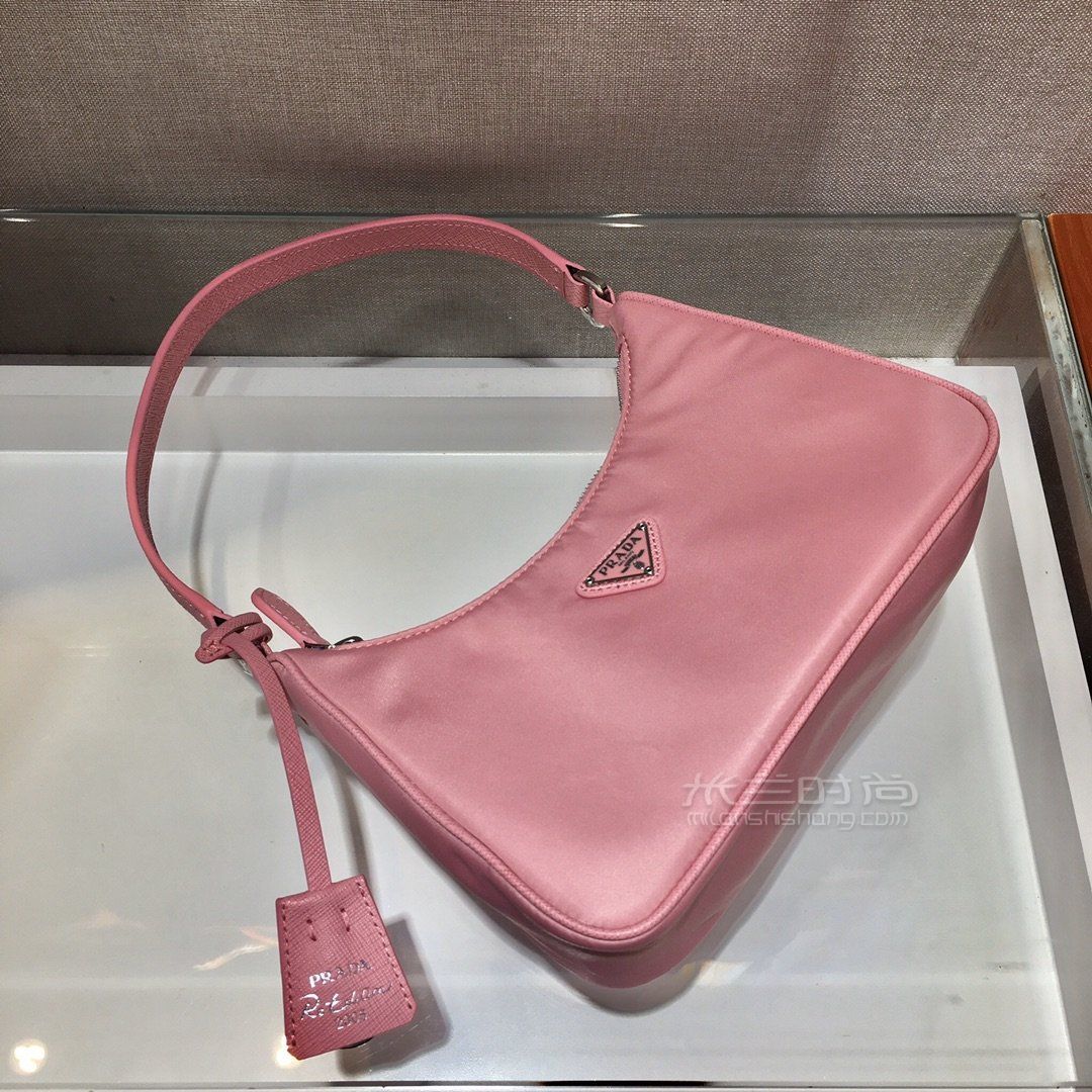 普拉达prada 1ne4 Hobo包品质月亮形中古包 官网 图片 米兰时尚包包网 普拉达prada 1ne4 Hobo包品质月亮形中古包 官网 图片 米兰时尚包包网