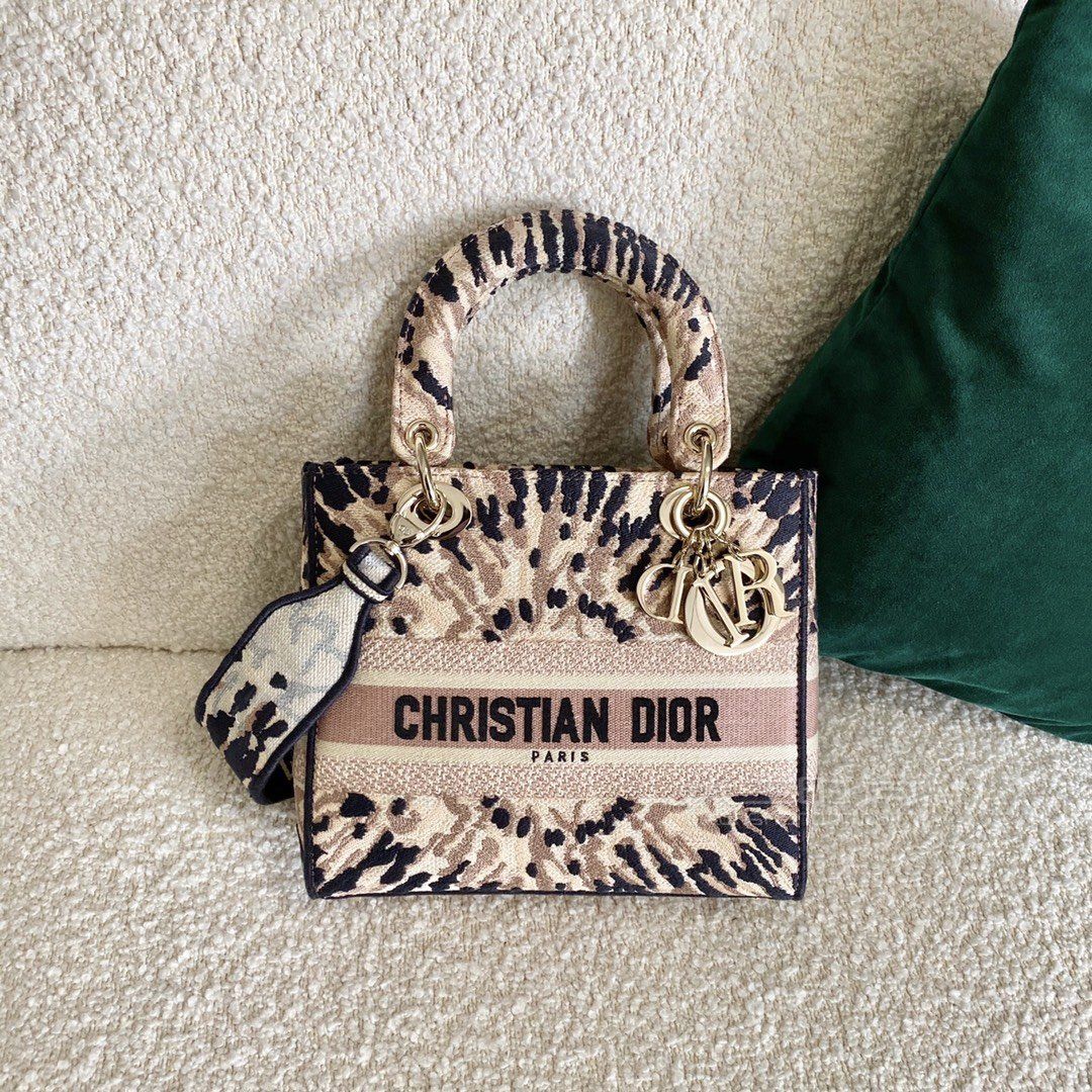 Dior Lady戴妃包幻影粉刺绣五格灯光艺术手袋 米兰时尚包包网