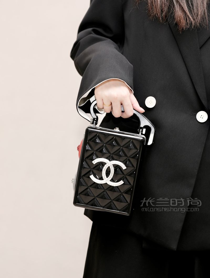 chanel 限量收藏款 香奈儿亚克力晚宴包_米兰时尚包包网