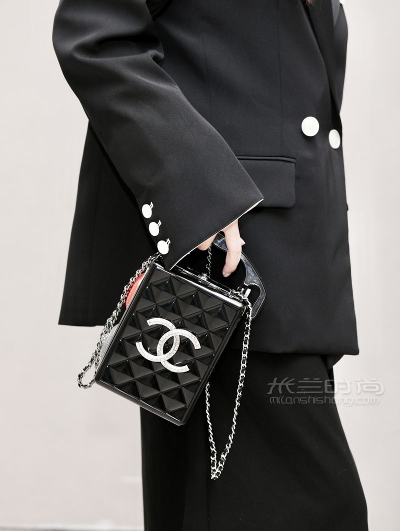 chanel 限量收藏款 香奈儿亚克力晚宴包_米兰时尚包包网