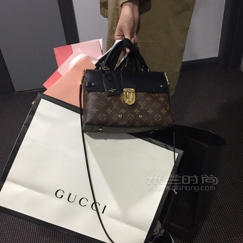 这是2017年去澳大利亚的时候买的 也是我的第一个奢侈品包 本来去以前纠结了 (2)