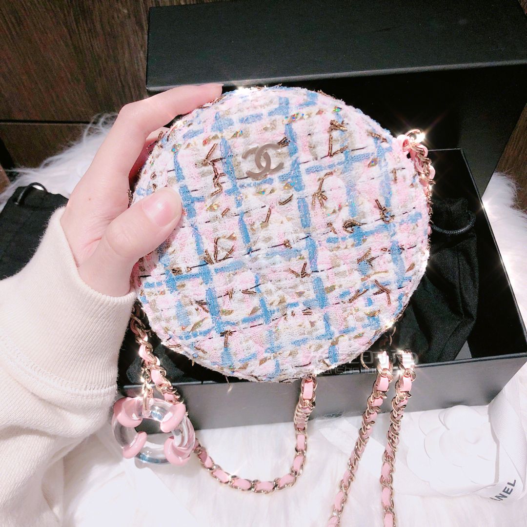CHANEL 香奈儿新款小圆包！少女心爆炸太可爱了啊啊！ chanel新一季的包包都 (1)
