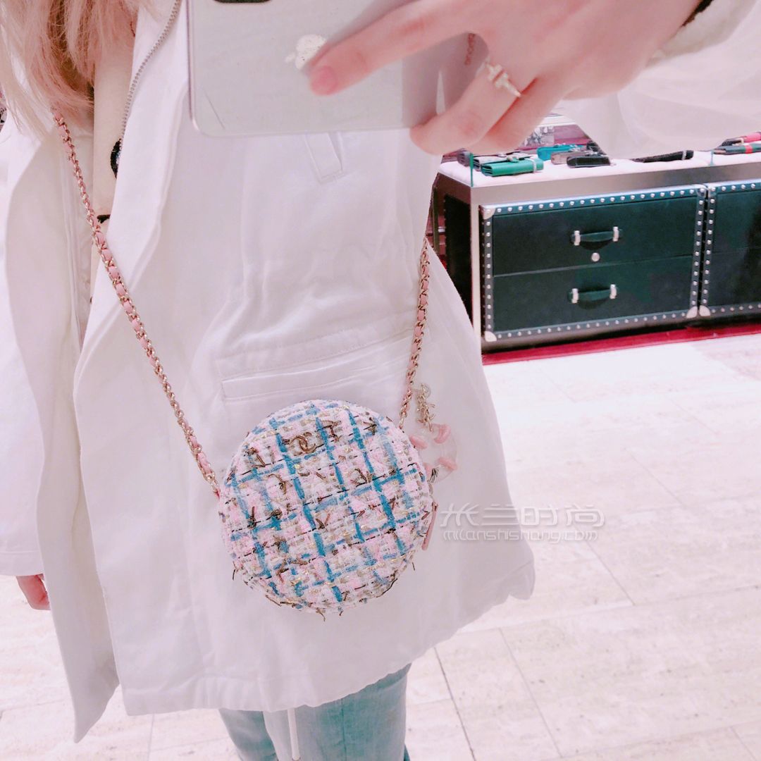 CHANEL 香奈儿新款小圆包！少女心爆炸太可爱了啊啊！ chanel新一季的包包都 (7)
