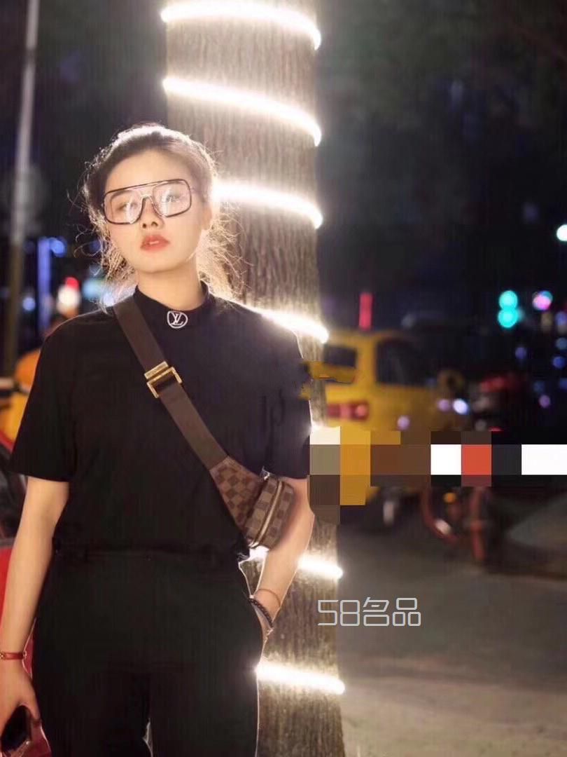 LV棋盘格胸包 男女通用 95新,lv包有几个系列_7