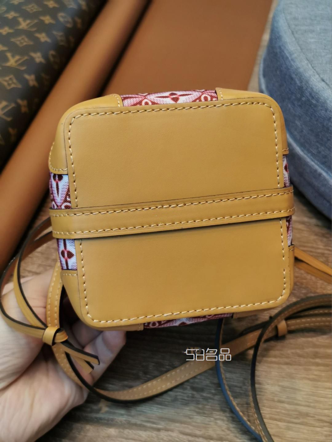 LV 路易威登 Louis Vuitton 2020新款走秀mini包,lv豆豆钱包国内专柜价_5