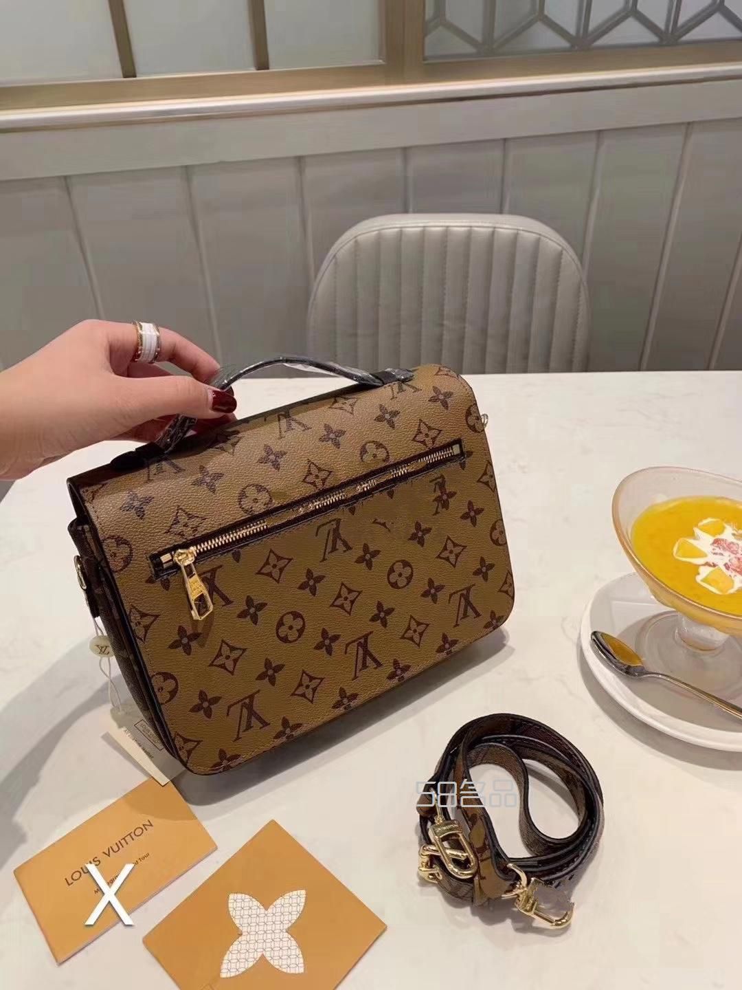 LV这款邮差包真的是太喜欢了,lv neverfull 老花_3