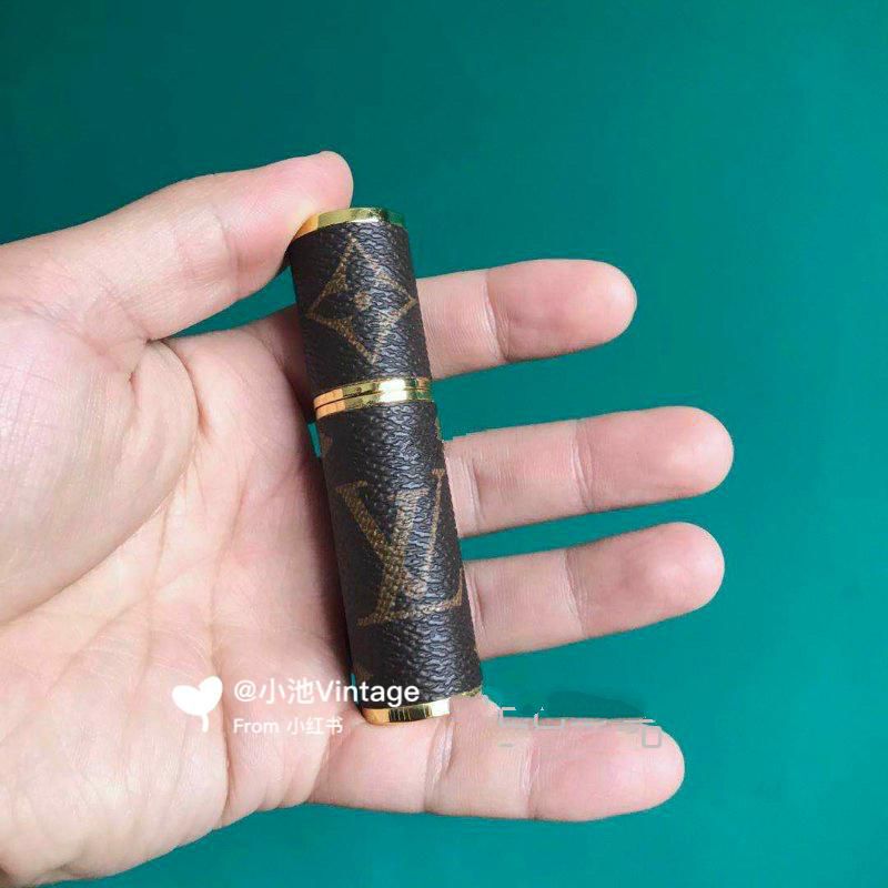 Lv拆包 打火机 送男朋友的礼物,lv白色棋盘格女包_1