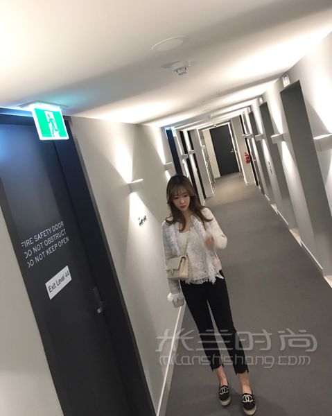 超难见到的奶白色香奈儿cf +香奈儿爆款珍珠渔夫鞋 去chadstone闲逛_4