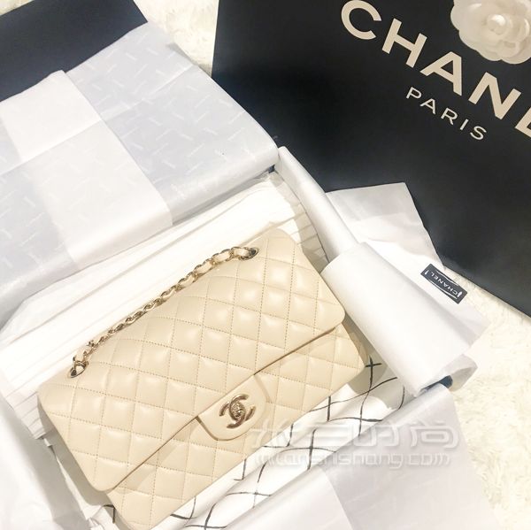 超难见到的奶白色香奈儿cf +香奈儿爆款珍珠渔夫鞋 去chadstone闲逛_1