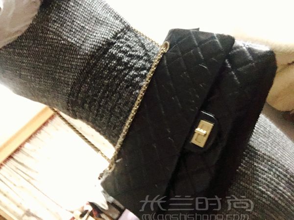 Chanel2.55中号上身图实拍与使用体验_4