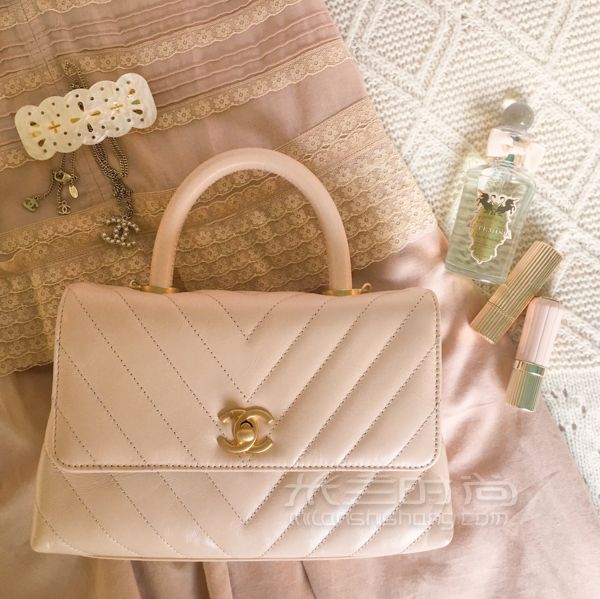 chanel 温柔的裸米色 coco handle 小号_1