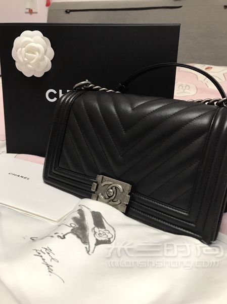 香奈儿chanel leboy中号牛皮斜条纹山形纹_5