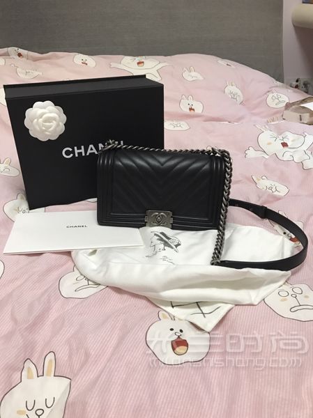 香奈儿chanel leboy中号牛皮斜条纹山形纹_6