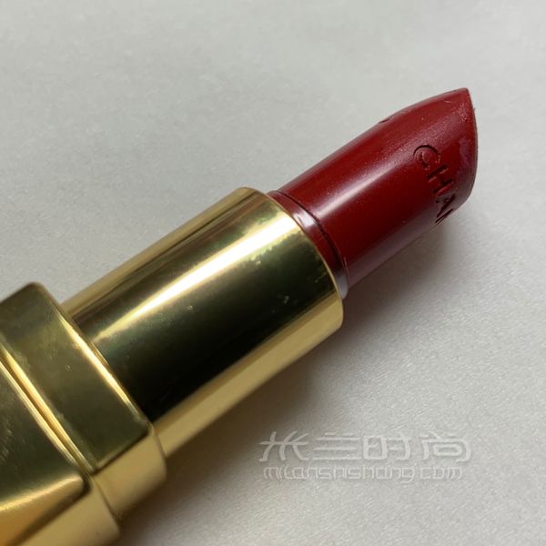 Chanel444 GABRIELLE 这款口红是很正的红色涂上以后气场秒变_6