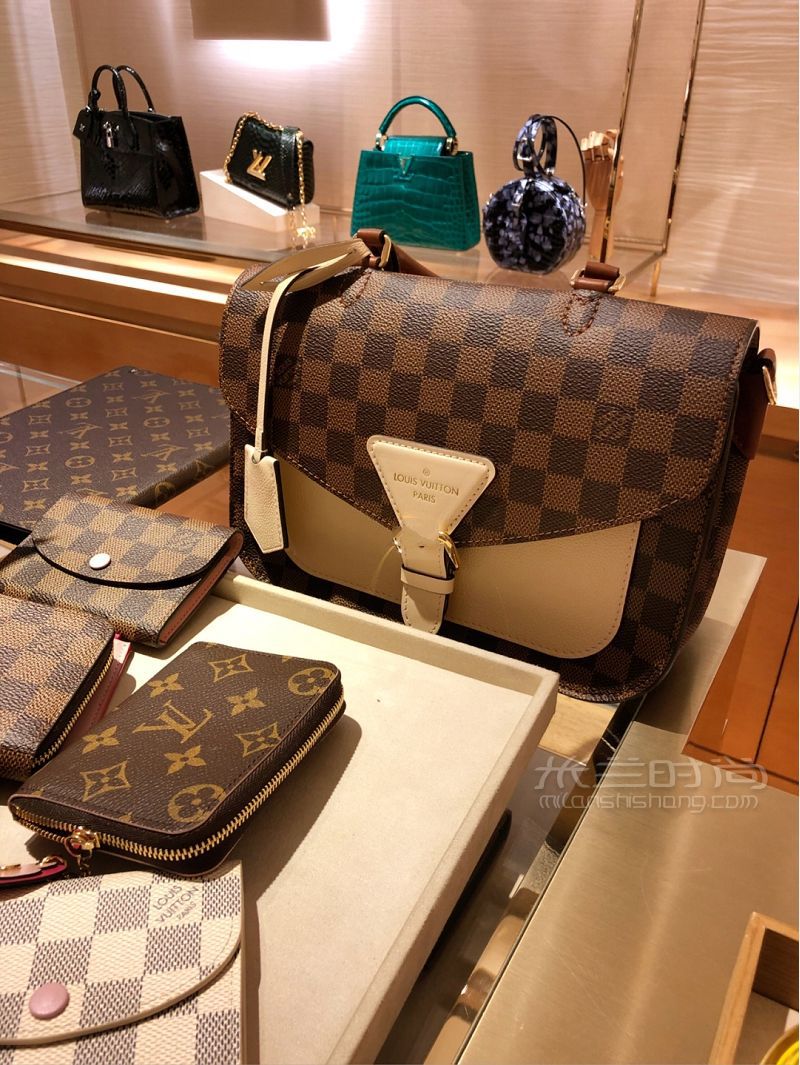 LV Beaumarchais  crossbody复古邮差包_7