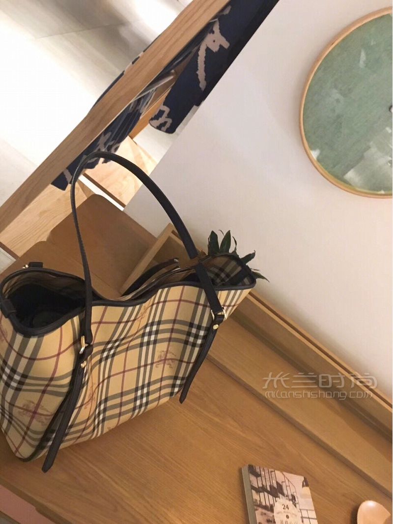 巴宝莉包包 博柏利 BURBERRY 女包格纹织物手提单肩包_1