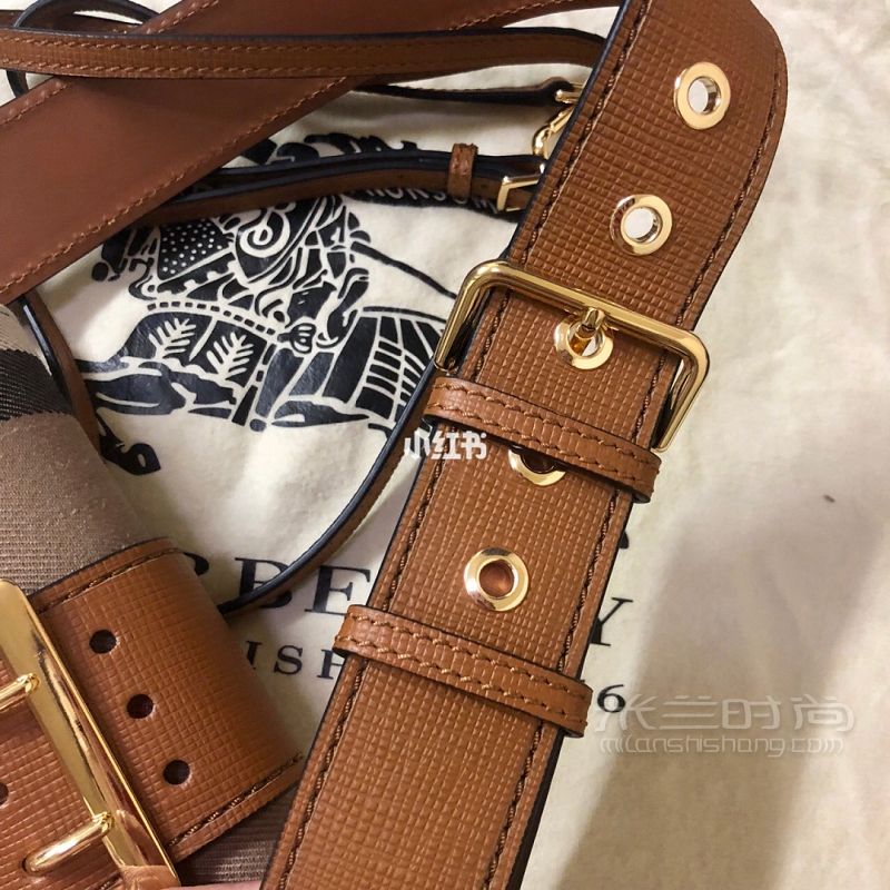 Burberry The Buckle 巴宝莉_3