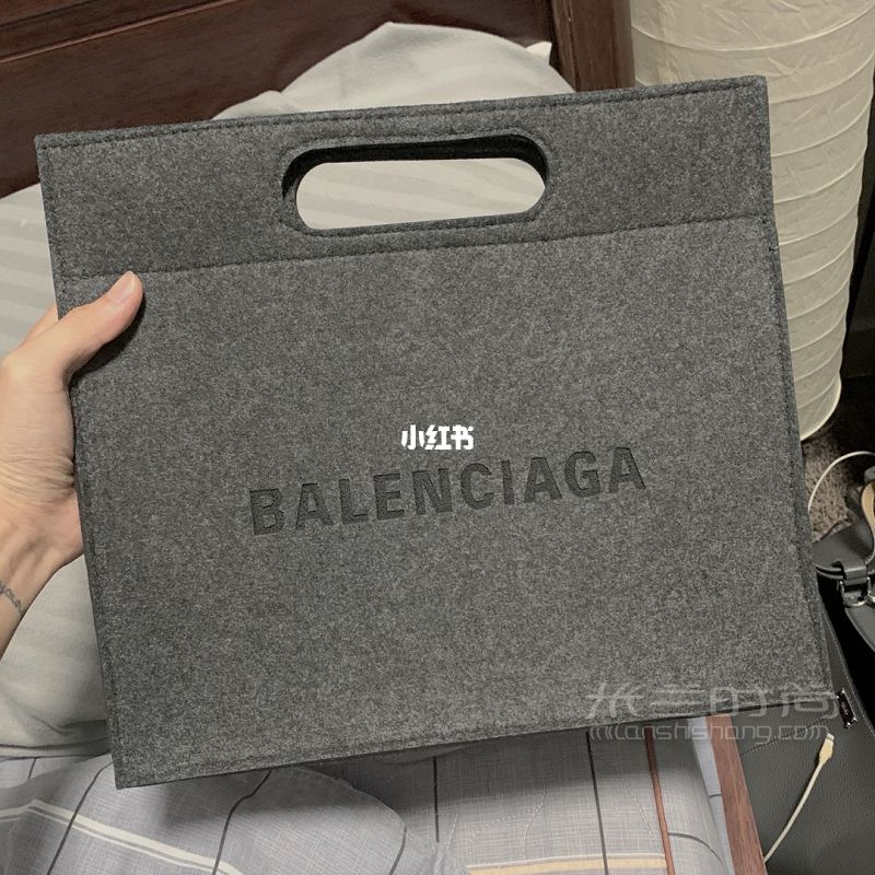 Balenciaga出了二十几块的包？_1