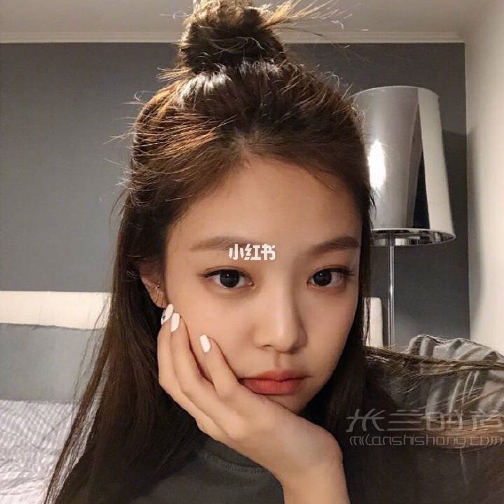 随手保存了很多金珍妮 jennie私服的图片 人间香奈儿_1