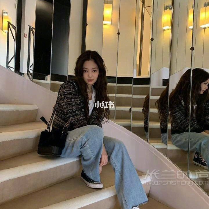 随手保存了很多金珍妮 jennie私服的图片 人间香奈儿_3