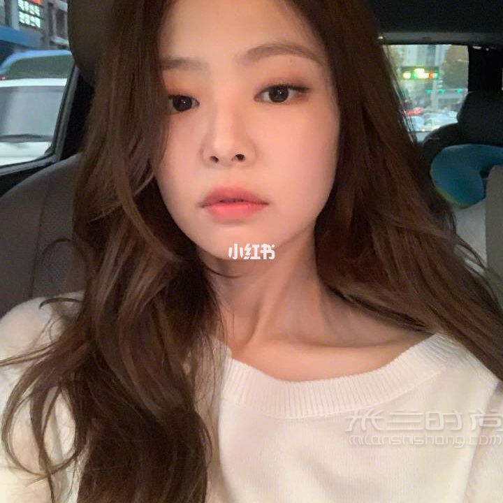 随手保存了很多金珍妮 jennie私服的图片 人间香奈儿_2